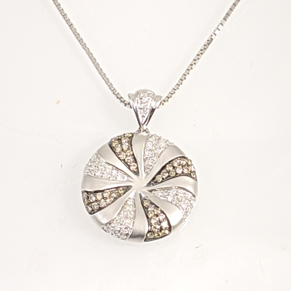 White gold diamond pendant
